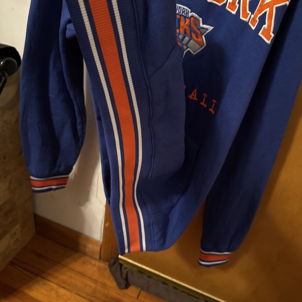 NBA UNK New York Knicks Hoodie Blue Embroidered Basketball Sweatshirt size Large - Picture 11 of 16